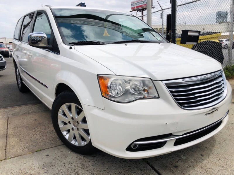 2011 Chrysler Town and Country Touring-L