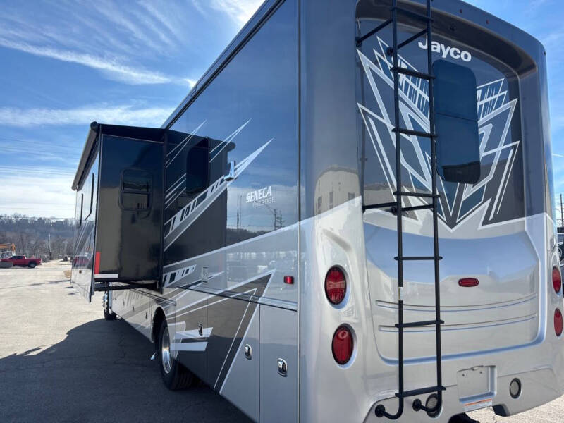 2025 Freightliner S2RV Chassis