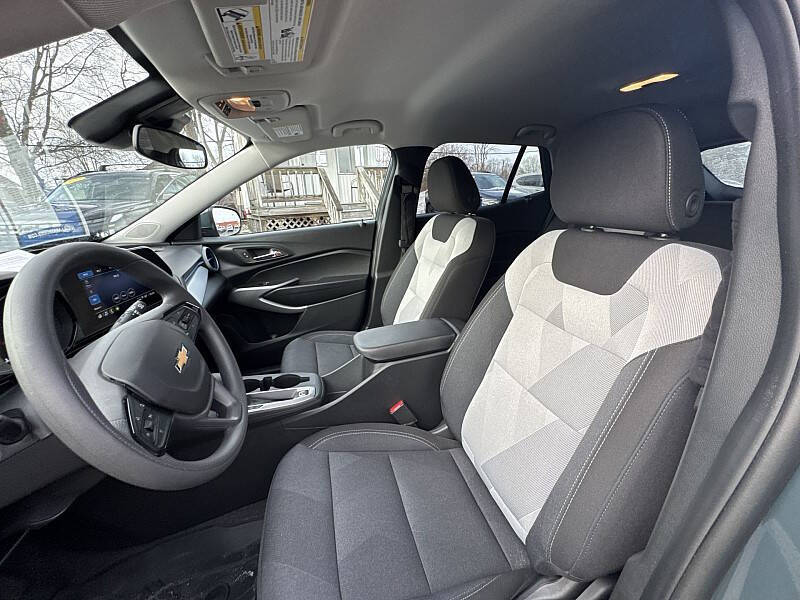 2025 Chevrolet Trax LS