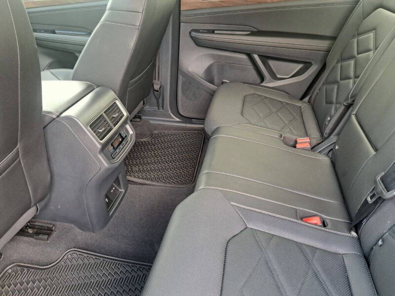 2025 Volkswagen Atlas SE