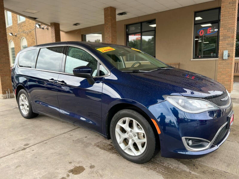 2017 Chrysler Pacifica for sale in Milwaukee, WI