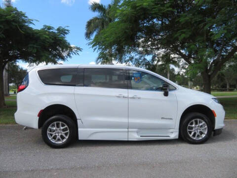 2024 Chrysler Pacifica Touring L