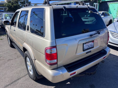 2001 Nissan Pathfinder LE