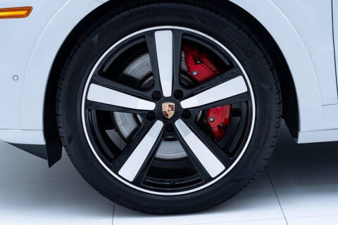 2025 Porsche Cayenne GTS