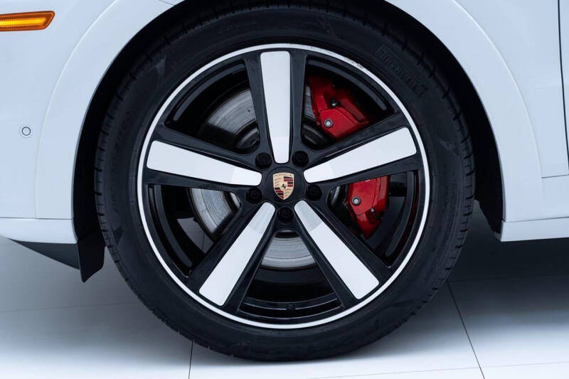 2025 Porsche Cayenne GTS