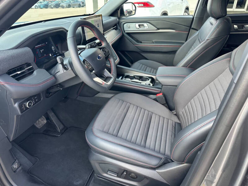 2025 Ford Explorer ST-Line