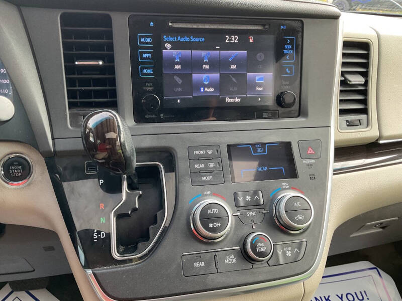 2015 Toyota Sienna XLE Premium 8-Passenger