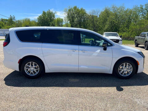 2027 Chrysler Pacifica Select