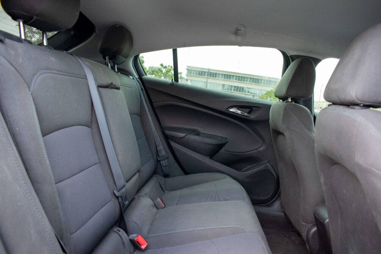 2019 CHEVROLET Cruze Hatchback - $15,900