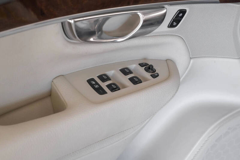 2019 Volvo XC90 T5 Momentum