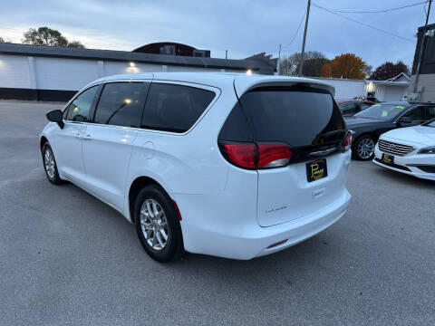 2024 Chrysler Voyager LX