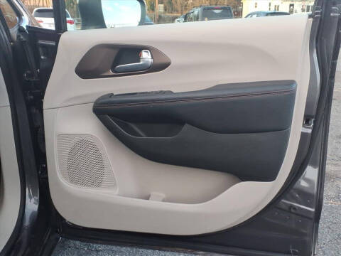 2017 Chrysler Pacifica Touring-L