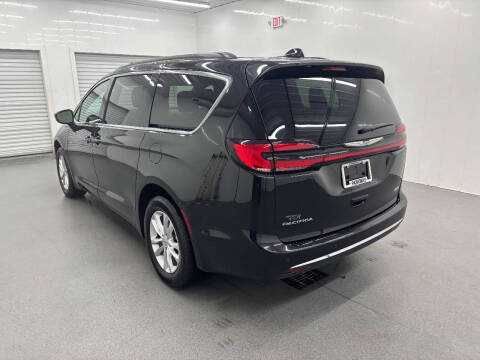 2022 Chrysler Pacifica Touring