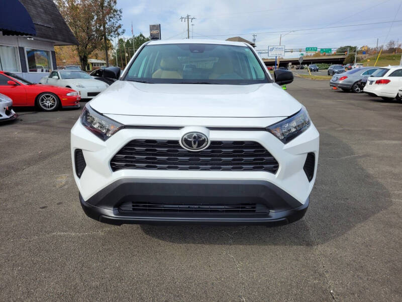 2022 Toyota RAV4 LE photo 6