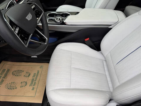 2025 Cadillac LYRIQ Luxury 1