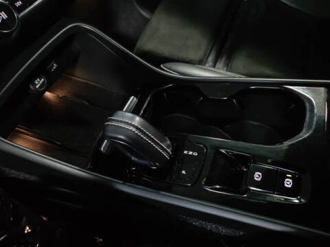 2020 Volvo XC40 T4 R-Design