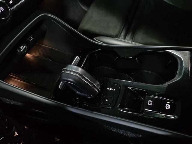 2020 Volvo XC40 T4 R-Design