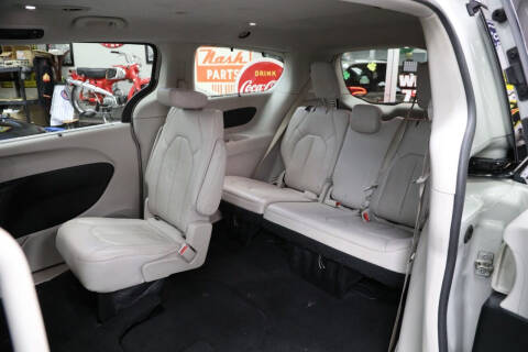 2017 Chrysler Pacifica Touring-L