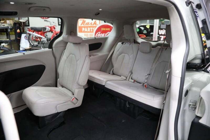 2017 Chrysler Pacifica Touring-L