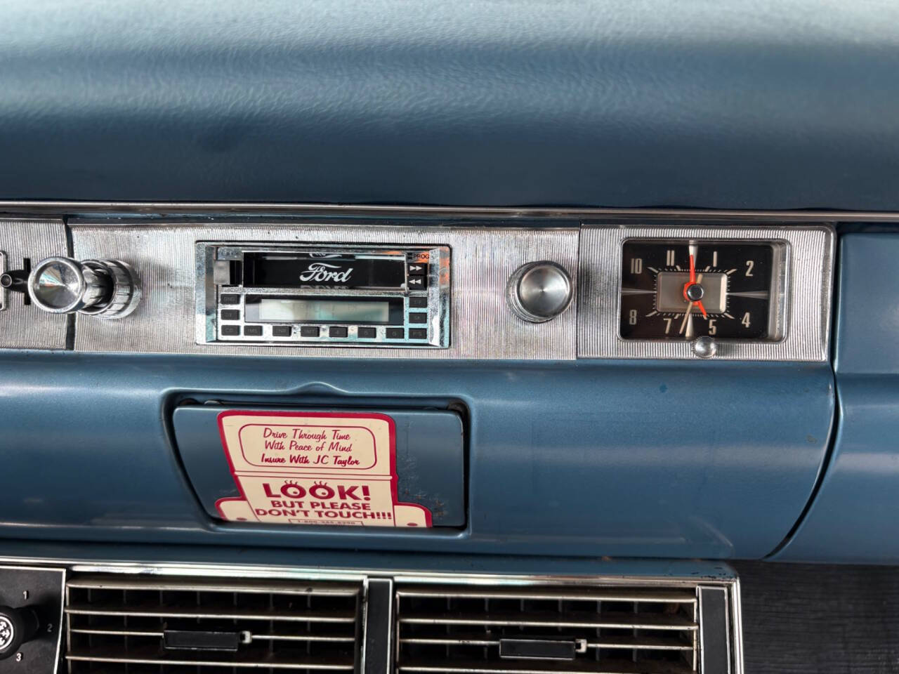 1957 Ford Ranchero 30