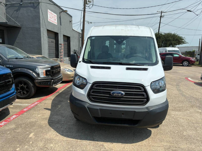 2016 Ford Transit Base's photo
