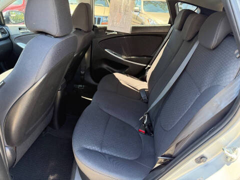 2013 Hyundai Accent SE