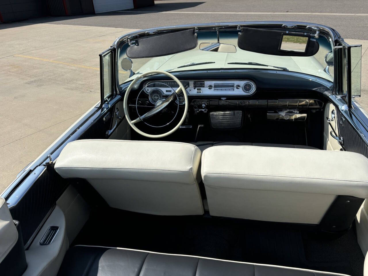 1957 Pontiac Bonneville 14
