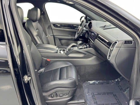 2022 Porsche Cayenne Coupe Platinum Edition