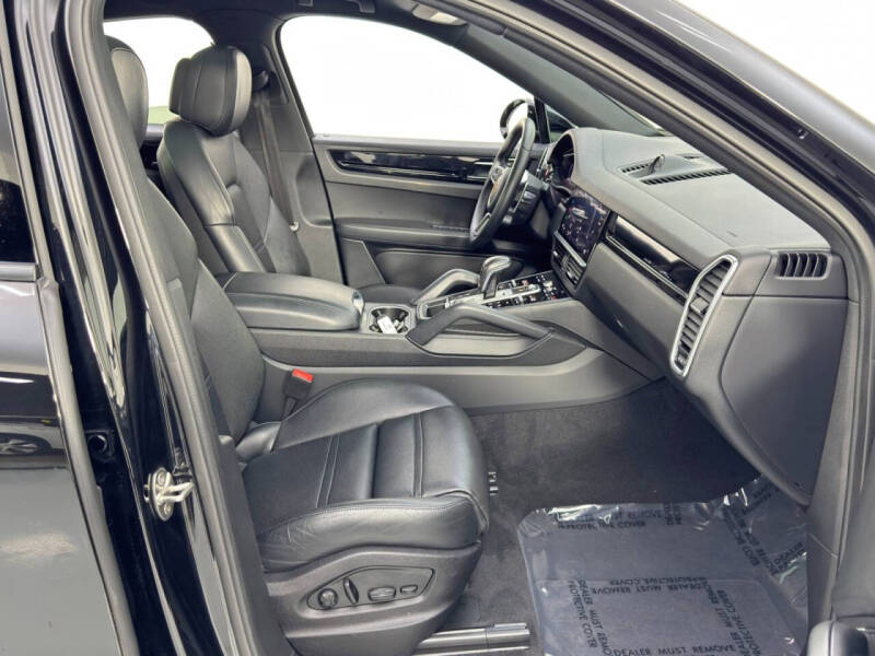 2022 Porsche Cayenne Coupe Platinum Edition