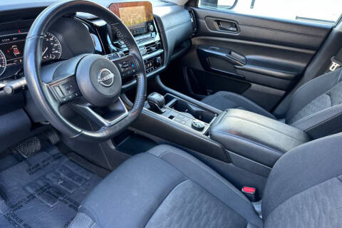 2024 Nissan Pathfinder SV