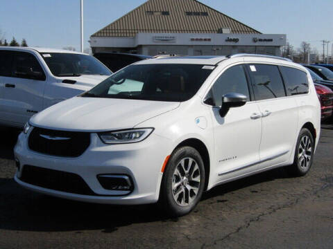 2023 Chrysler Pacifica Plug-In Hybrid for sale at Brunswick Auto Mart in Brunswick OH