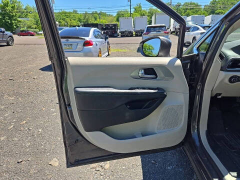 2017 Chrysler Pacifica Hybrid Platinum