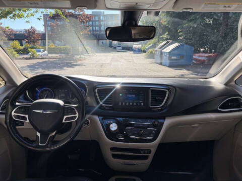 2020 Chrysler Pacifica Touring L