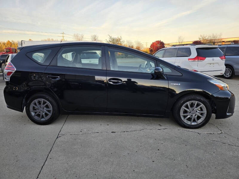 2017 Toyota Prius v Three