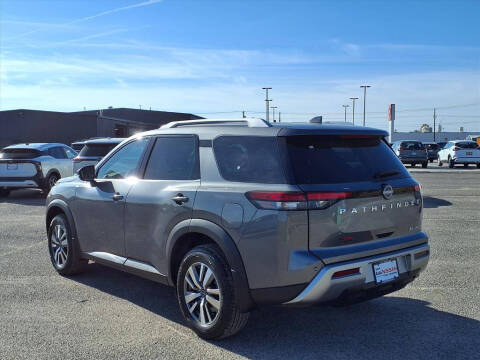 2025 Nissan Pathfinder SL