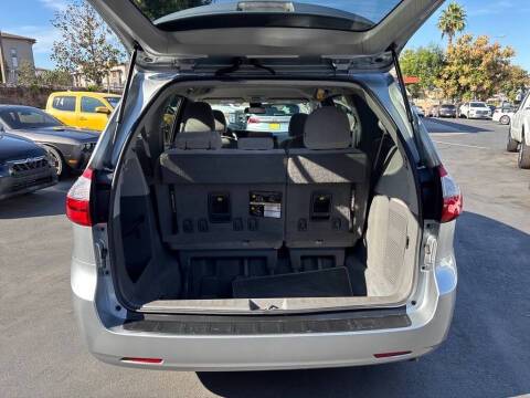 2020 Toyota Sienna LE 8-Passenger