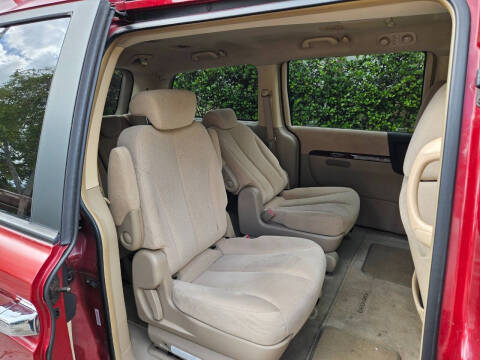 2007 Hyundai Entourage GLS