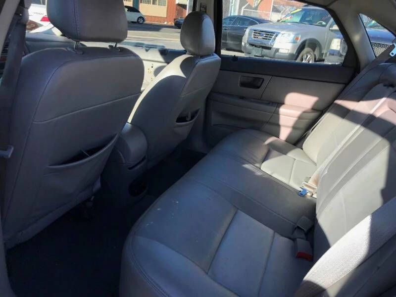 2005 Ford Taurus SEL