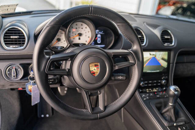 2020 Porsche 718 Cayman 16