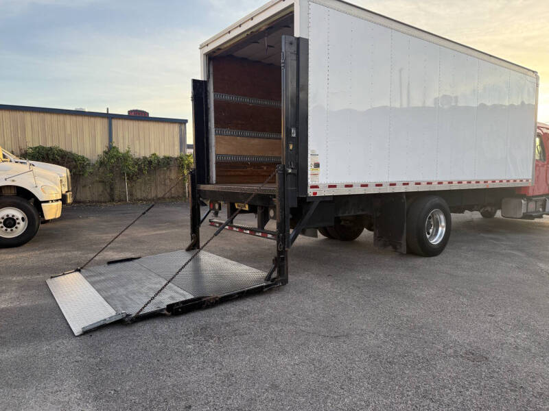 2017 Freightliner M2 106