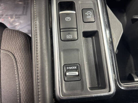 2022 Nissan Pathfinder SV