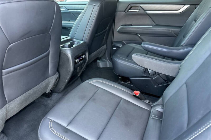 2024 GMC Acadia Elevation