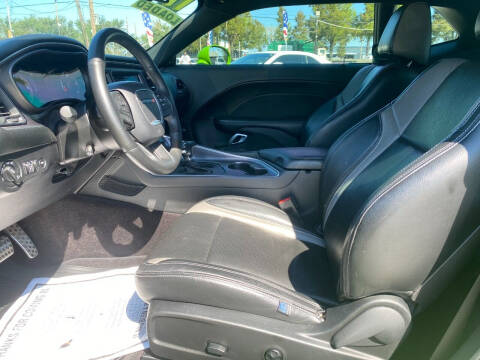 2017 Dodge Challenger SXT Plus