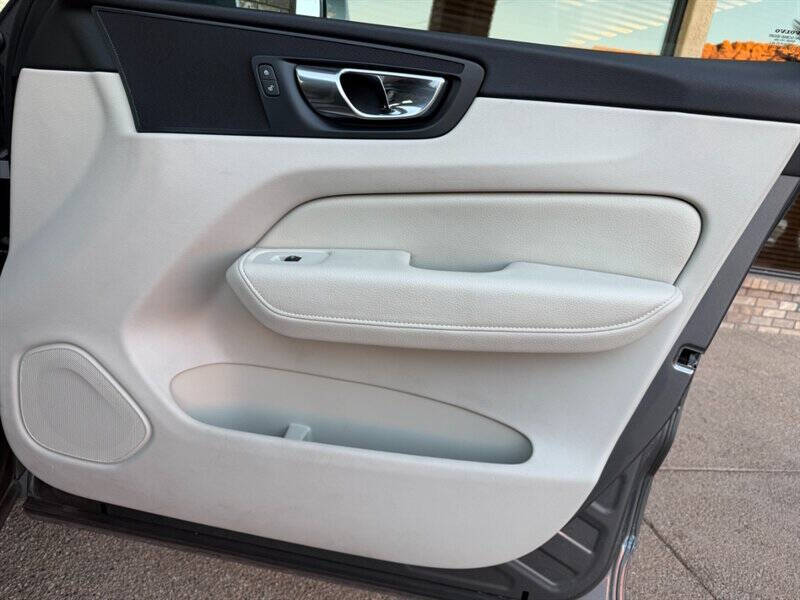 2020 Volvo XC60 T6 Momentum