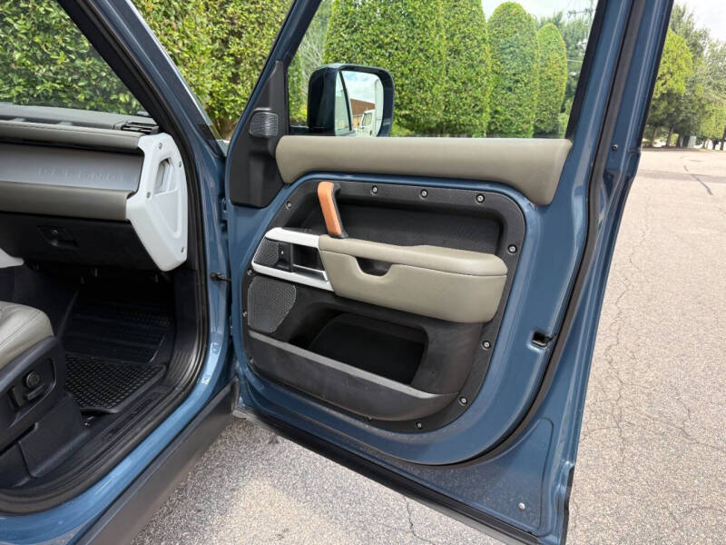 2020 Land Rover Defender 110 SE