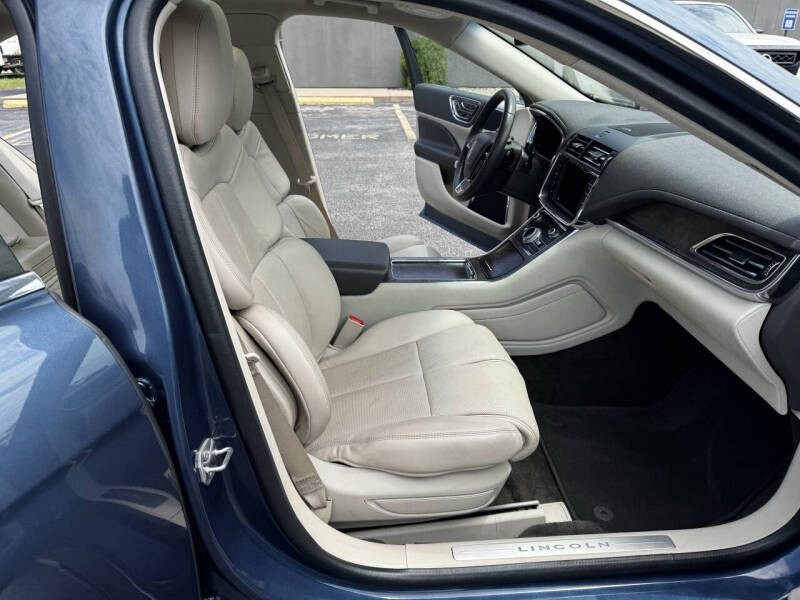 2019 Lincoln Continental Select