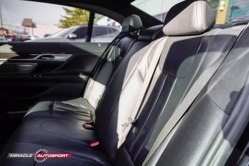 2018 BMW 7 Series 740i