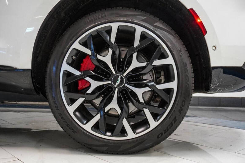 2021 Aston Martin DBX