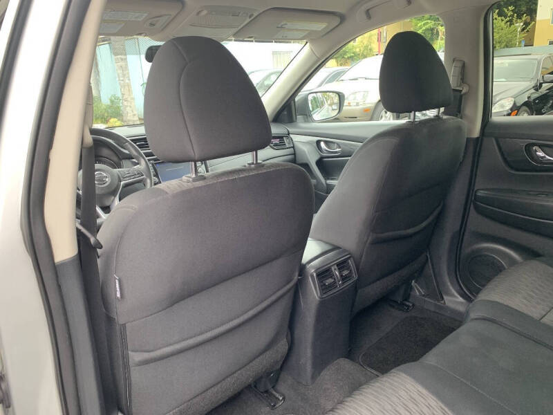 2017 Nissan Rogue SV