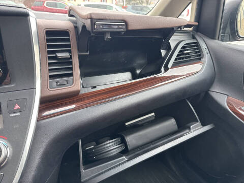 2017 Toyota Sienna Limited Premium 7-Passenger